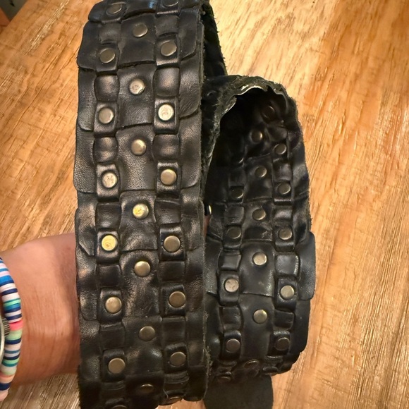 Black Leather Belt with Brass Buckle &  Rivets all around - Picture 5 of 10